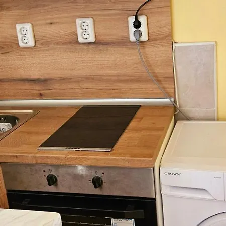 Ξενοδοχείο με διαμερίσματα Helena Kostinbrod