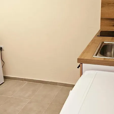 Helena Ξενοδοχείο με διαμερίσματα *