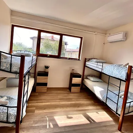 Ξενοδοχείο με διαμερίσματα Helena Kostinbrod