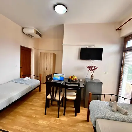 Ξενοδοχείο με διαμερίσματα Helena Kostinbrod